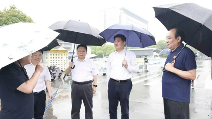 姜冬冬专题调度节日安全生产工作并调研市区积水点整治情况